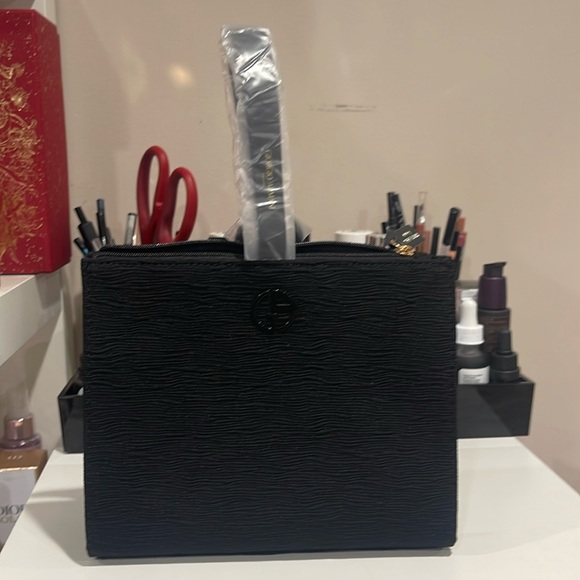 New without tags or box Giorgio Armani beauty bag⭐️⭐️⭐️⭐️⭐️⭐️ - Picture 2 of 4
